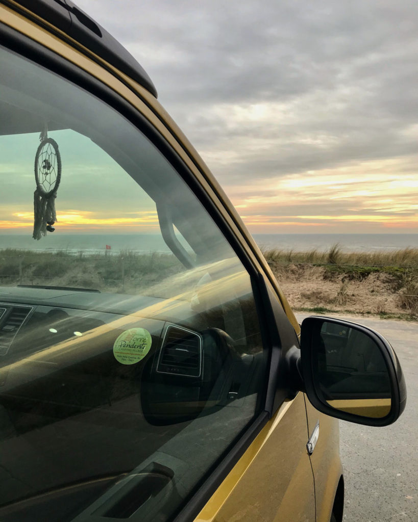 Traumfänger Strand VW Bus Sonnenuntergang