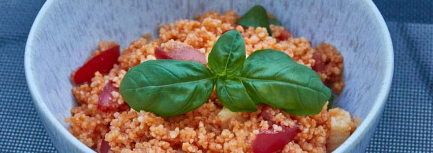 Couscous Salat mit Tomate, Mozzarella und Basilikum