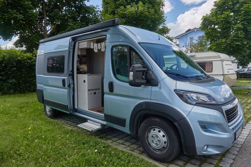 Tourne Mobil Kastenwagen Iceblue Außenansicht