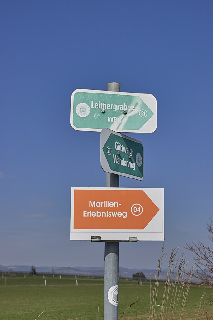 Beschilderung am Marillen Erlebnisweg in Krems-Angern 