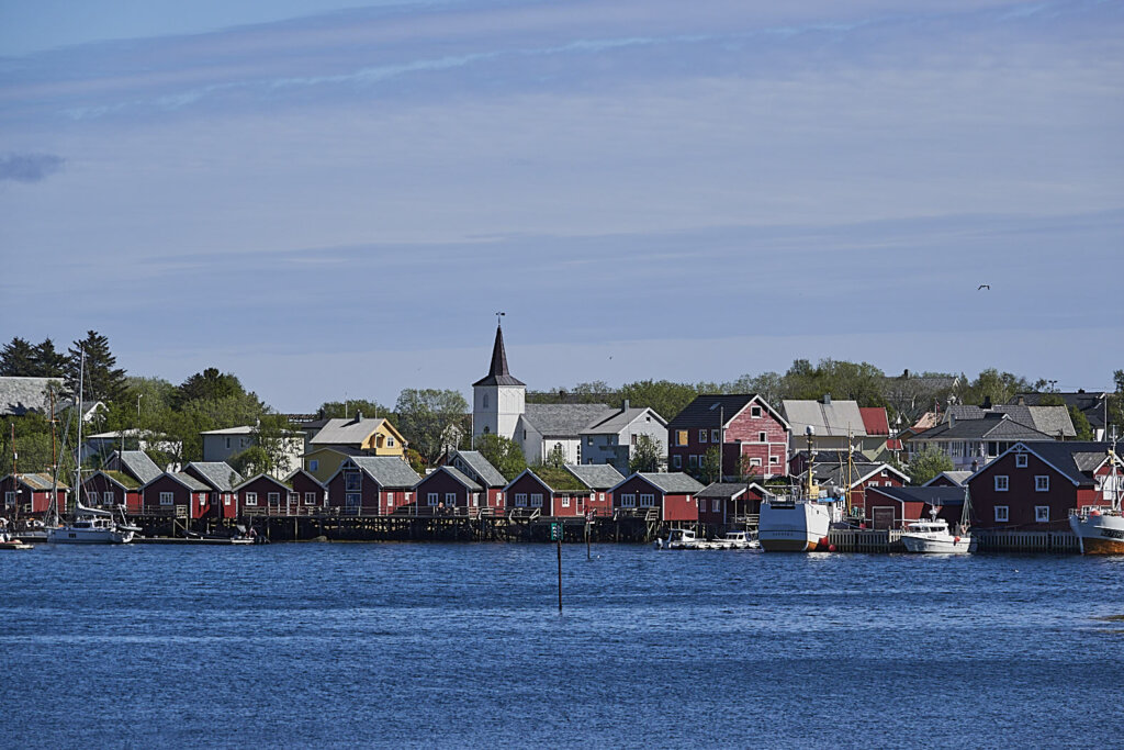 Reine Lofoten Kirche Fischerhäuser