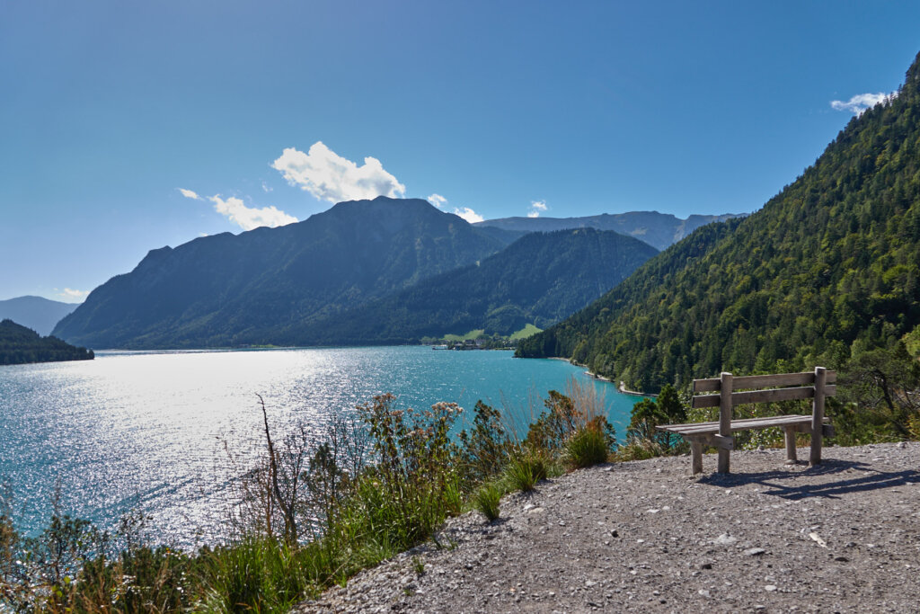 Bank mit Aussicht auf den Achensee