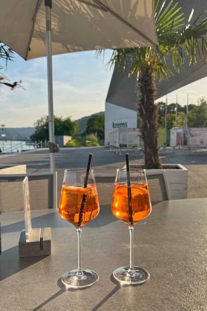Aperol Spritz im Cafe Wellenspiel Krems an der Donau