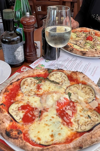 Pizza in der Pizzeria Firenze Stein an der Donau